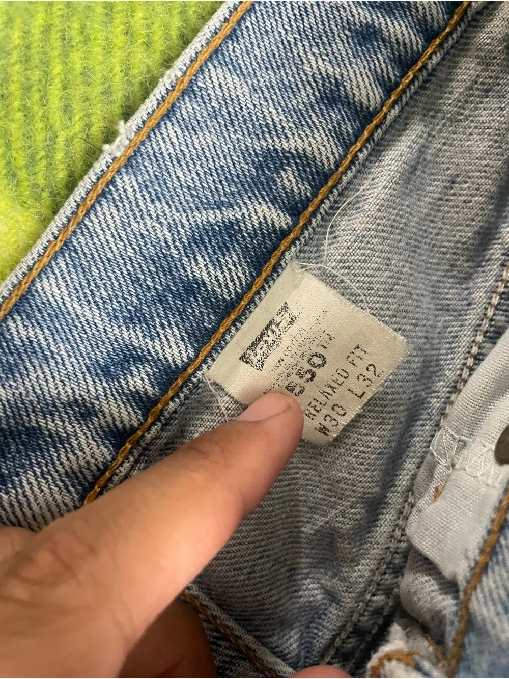 Vintage Levi's 550 Made In USA Paper Tag Relaxed Fit Lightwash jeans Men’s